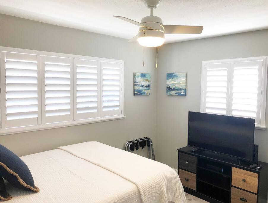 Modern Apartment - 2 Of 4 Punta Gorda Bagian luar foto